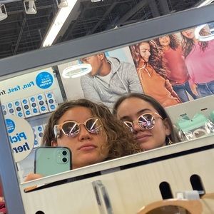 Meet your Posher, Alexandra